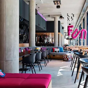 Moxy Vienna Airport Otel